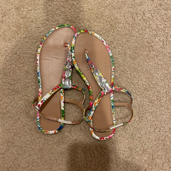 Floral Design Sandals - Picture 2 of 2